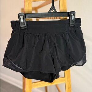 Lululemon Hotty Hot Short 2.5”, Size 6